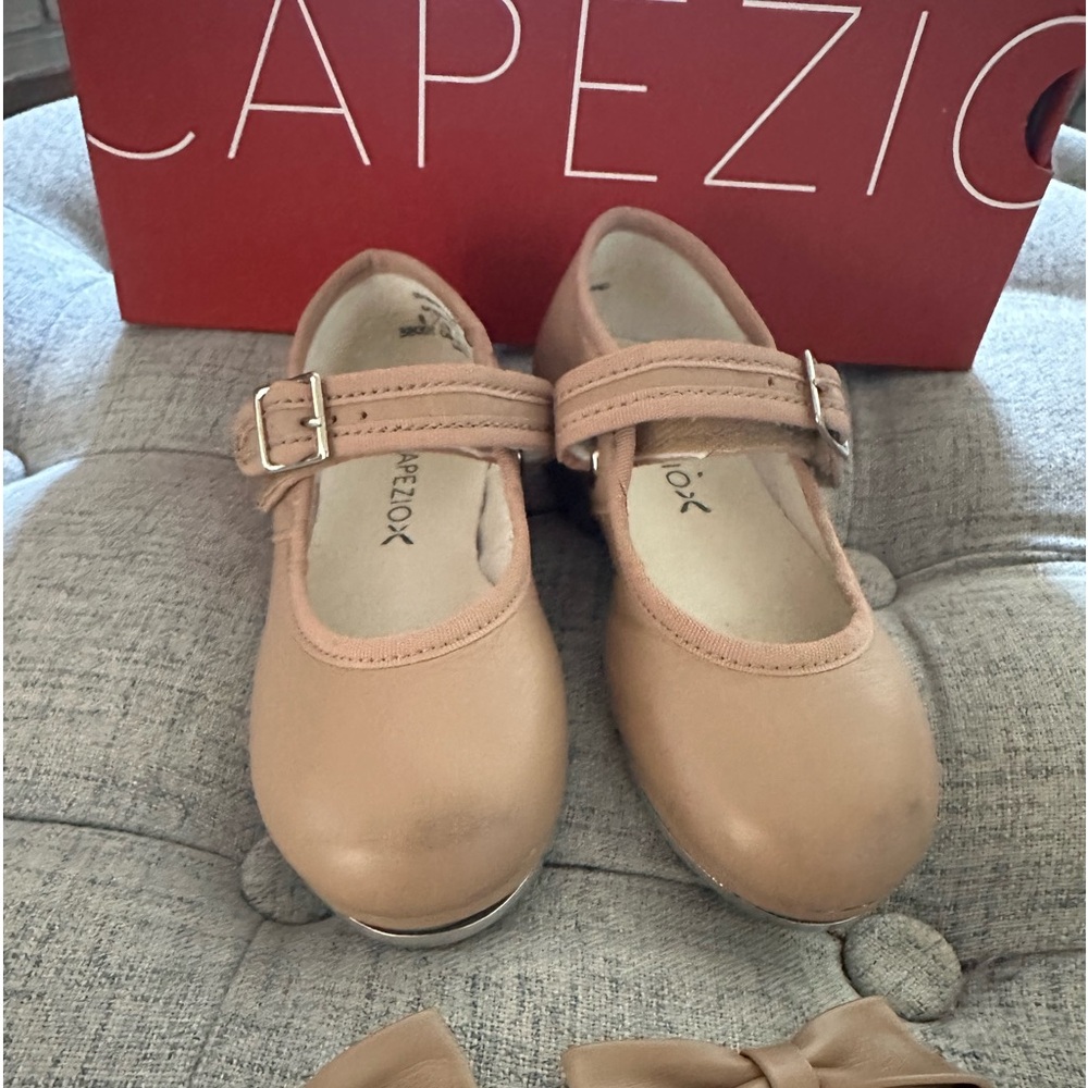 Capezio Little Kid/Big Kid 3800 Mary Jane Tap Shoe.  Size toddle 8.5